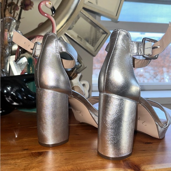 Naturalizer BRIAR size 8.5 wide silver platform cushioned - Picture 4 of 8